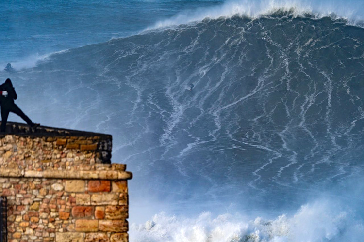 Study suggests Vini dos Santos may have ridden a 100-foot wave in Nazaré