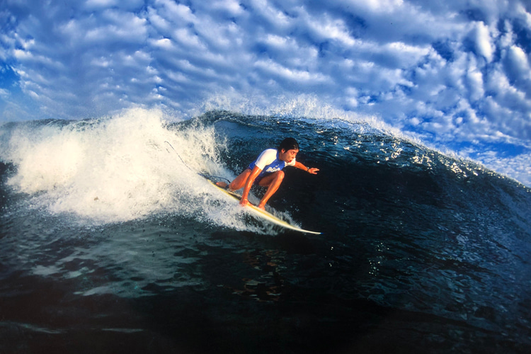World surfing champion Pauline Menczer immortalized with bronze statue at Bondi Beach